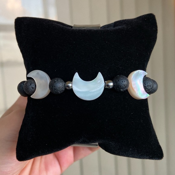 Genuine mother of pearl moon oil diffuser bracelet - Picture 6 of 6